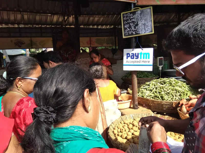 Vizag mein Shravan: Fruits, Flowers ke Rates Aasman Chhoo Rahe!
