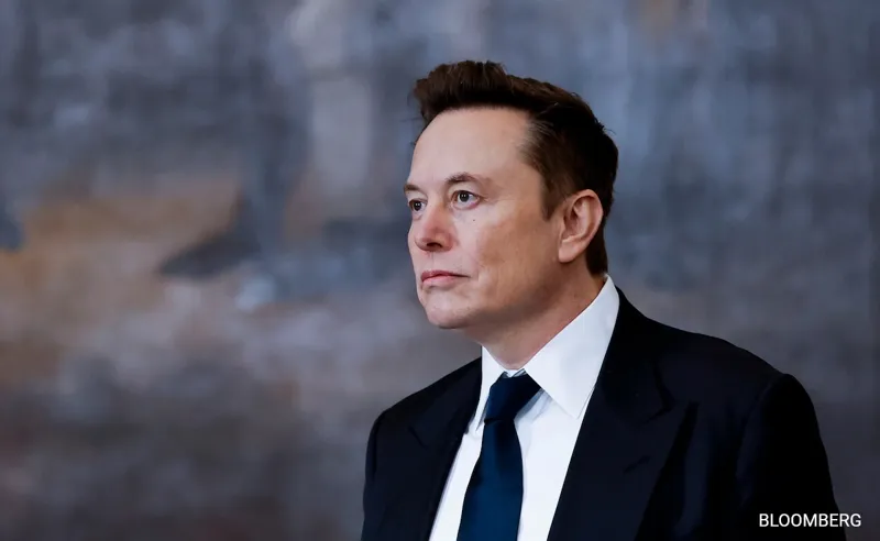 Elon Musk’s Dad Criticizes His Parenting