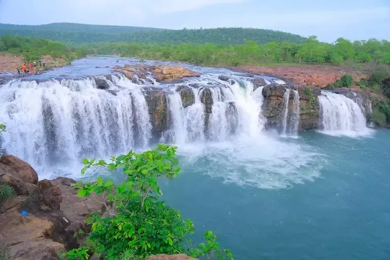 Telangana: Mulugu bana Naya Tourist Hotspot! 8 Waterfalls hain Yahan