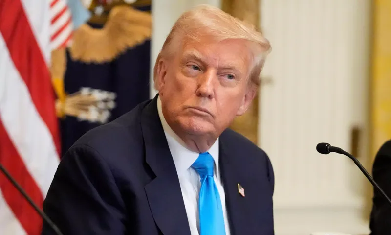 Trump Banayenge White House Mein Naya Ballroom: Kya Hoga?