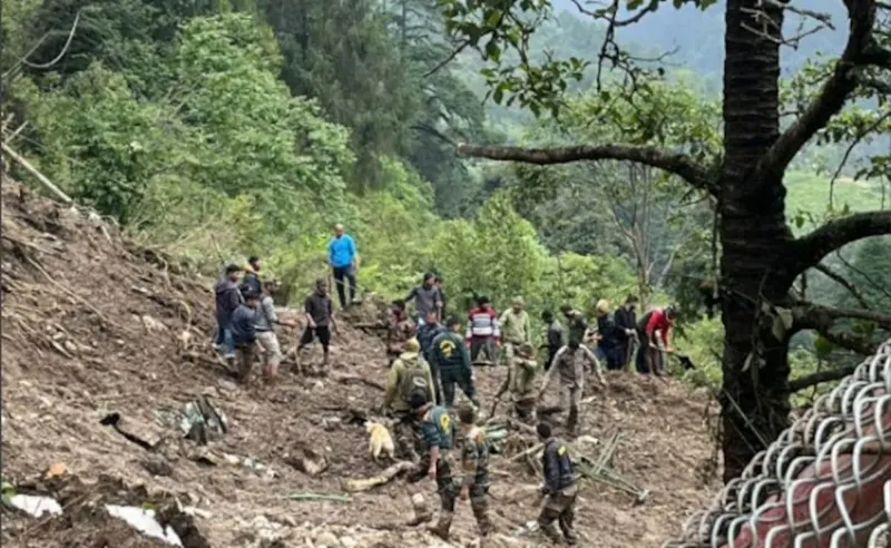 Sikkim Landslide: Army Nikli Missing Logon Ko Dhundne! 😥