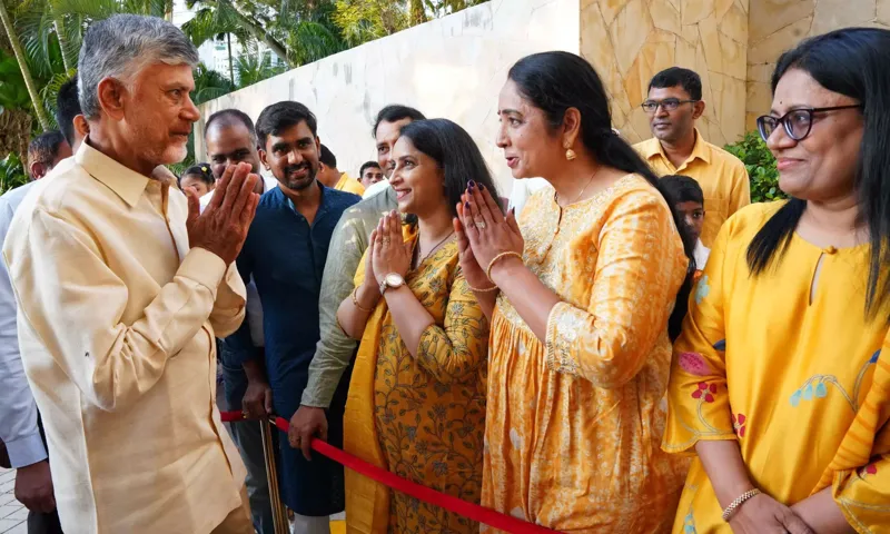 CM Naidu in Singapore: Telugus se judo, AP ko banao!