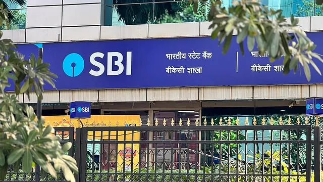 Breaking: RBI ke Baad, SBI, HDFC ne bhi Ghatae FD Rates!