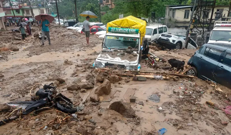 Himachal: Mandi Mein Flash Flood! 3 ki Death, Roads Band