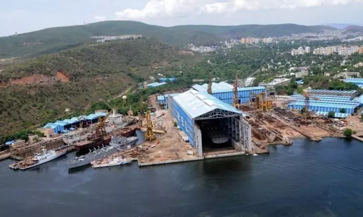 HSL Banega ‘Miniratna’! Submarine Bhi Khud Banayega!