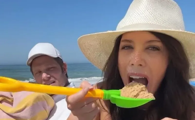 Beach pe reet khane ka natak!  Kya mast video hai yeh!