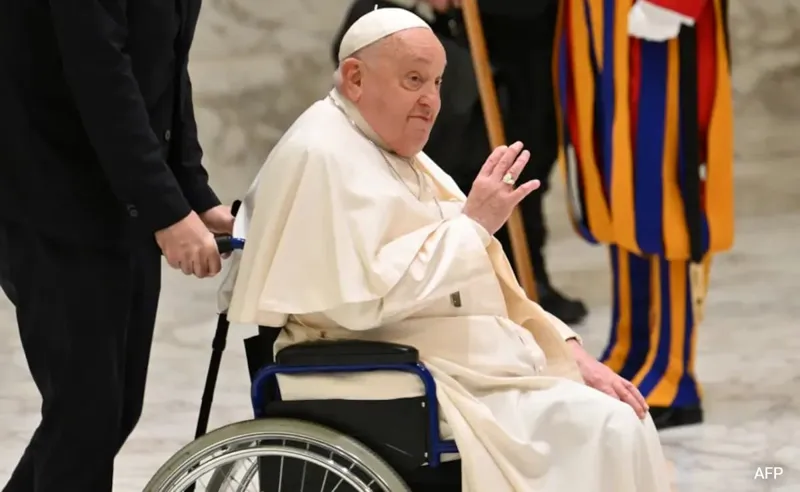 Pope Francis ke liye Duaon ka Sailaab