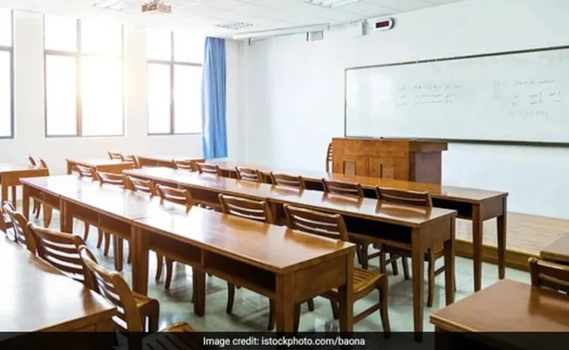 West Bengal Schools Mein Jald Chuttiyan! Kya Hai Wajah?
