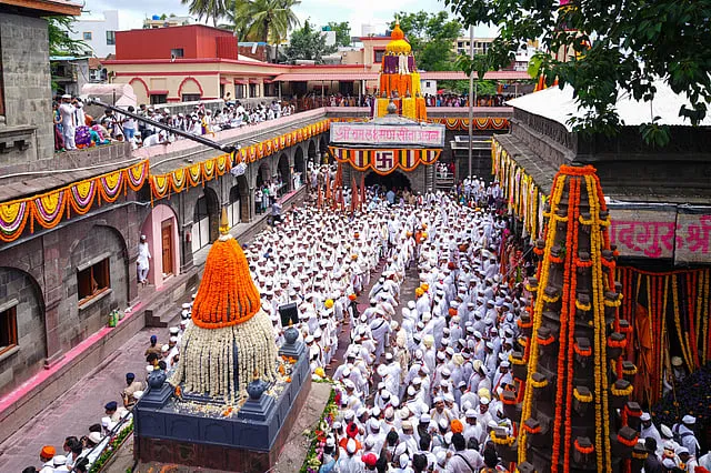 Pandharpur Wari Shuru: Bhakton Ki Bheed, Traffic Advisory Jaari!