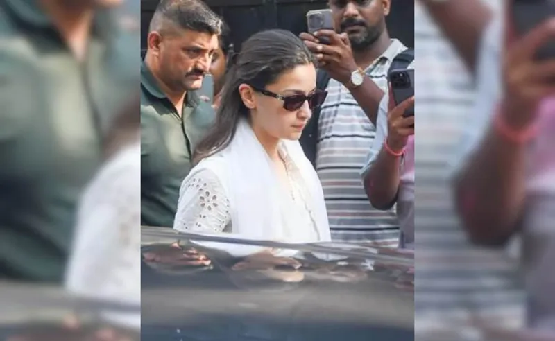 Deb Mukherjee Nahin Rahe, Bollywood Stars Hue Nam