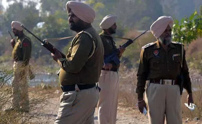 Breaking! Punjab mein schools band, border tension!
