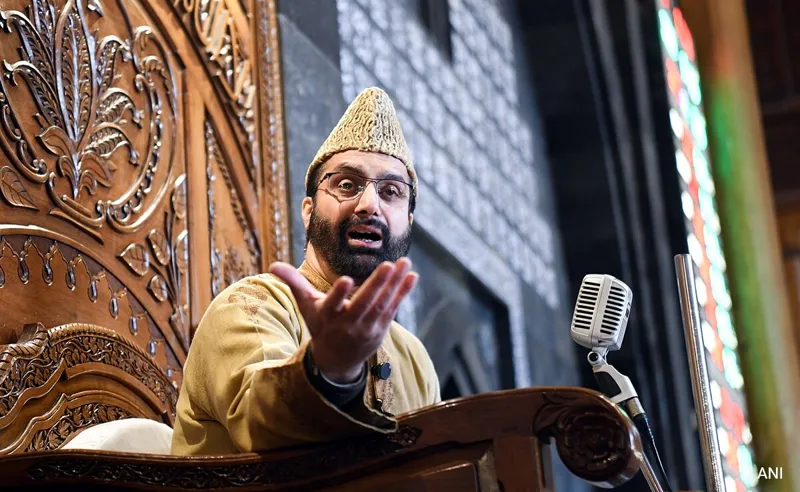Kashmir mein 2 groups pe ban, Mirwaiz aur Abbas par action