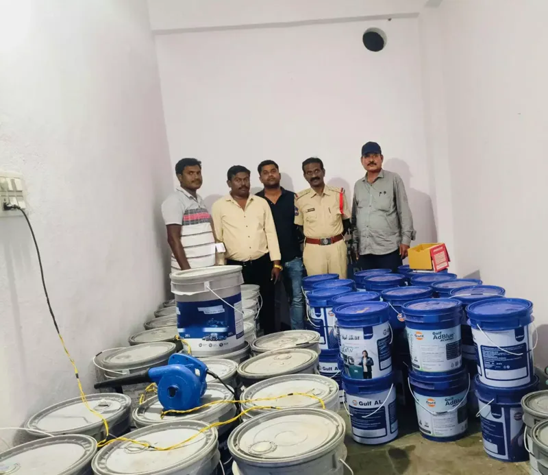 Warangal: Nakli Tel ka धंधा Pakda Gaya, Police ne Kiya Action!