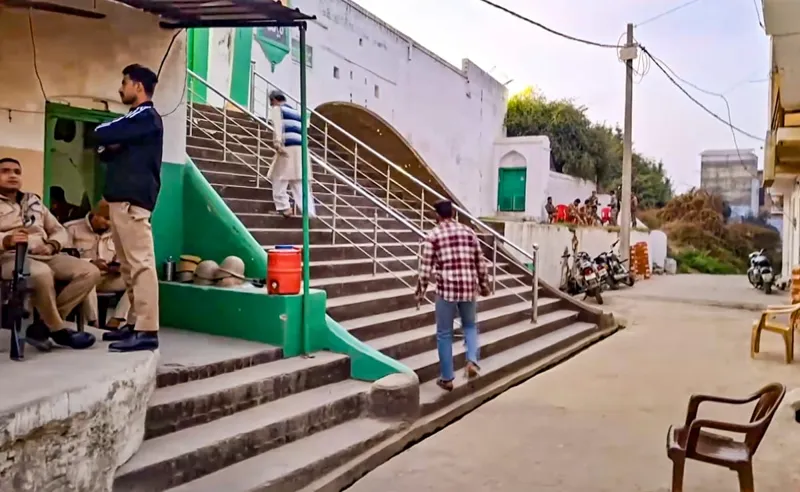 Jama Masjid Cleaning: Court Ka Order Aaya!