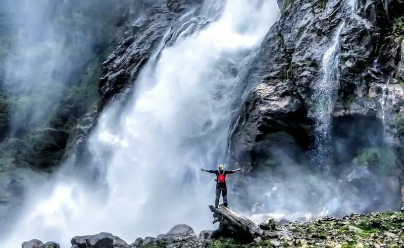 Hidden Waterfalls: Garmi mein Thandak!