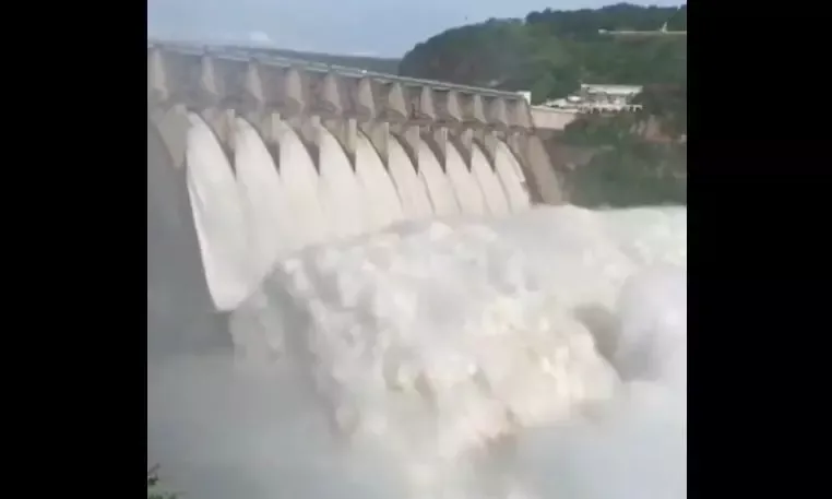 Srisailam Dam Alert: Heavy Barish Se Gate Khula!