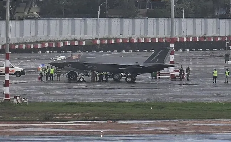 British Fighter Jet Ki Kerala Mein Emergency Landing!