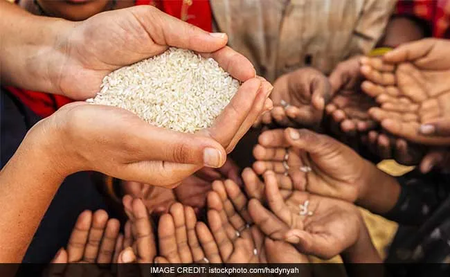 Gareebi Ghat Rahi Hai: India Mein Khushiyon Ki Lehar!
