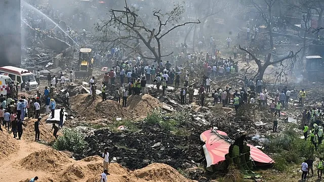 Air India Plane Crash: Engine Failure Ya Bird Hit? Experts Batate Hain