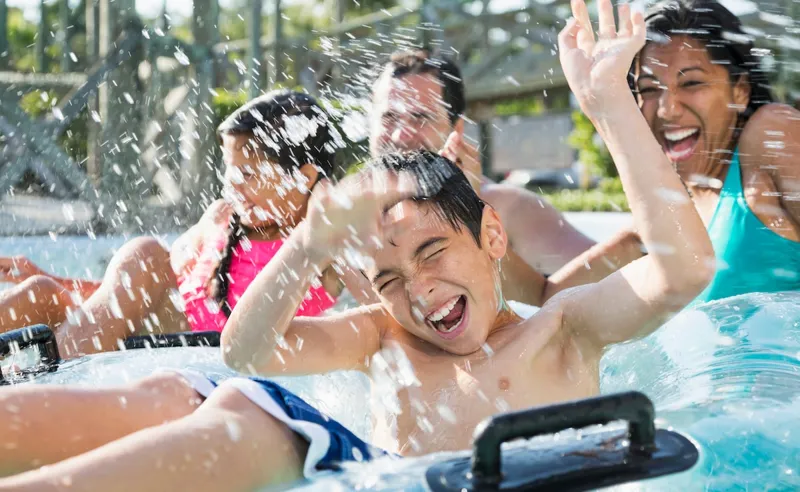 Garmi se escape? Theme park mein jao!