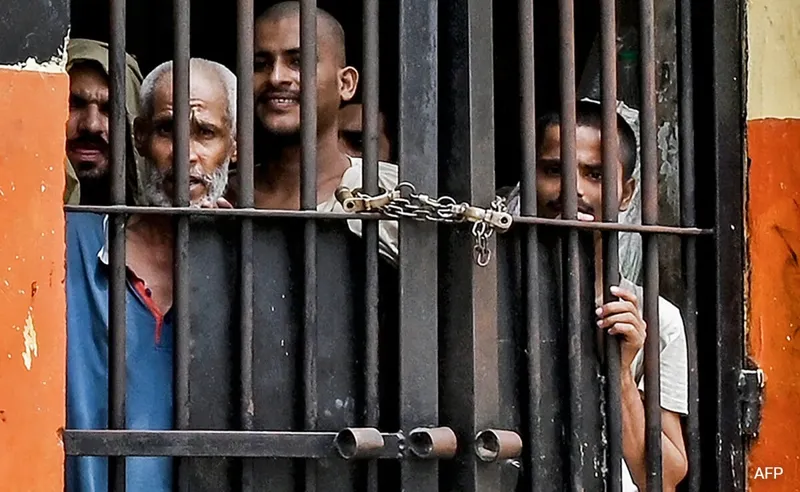 Karachi Jail: 5000+ Qaidi, Bade Terrorist bhi Hain Band!
