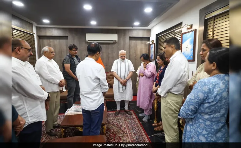 PM Modi Ne Vijay Rupani Ke Family Se Mulaqat Ki: Condolences Di