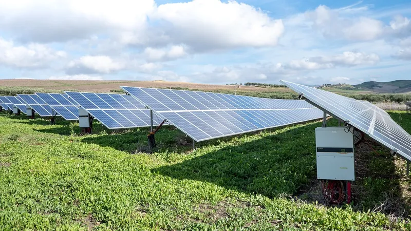 Solar Energy Ka Boom!  Par Kya Yeh Kaafi Hai?