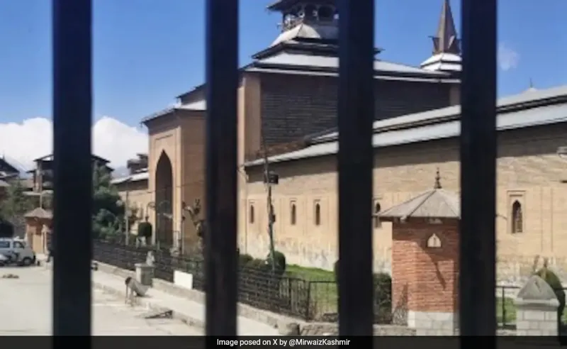Mirwaiz Nazrbands, Masjid Band: Kya Hua?