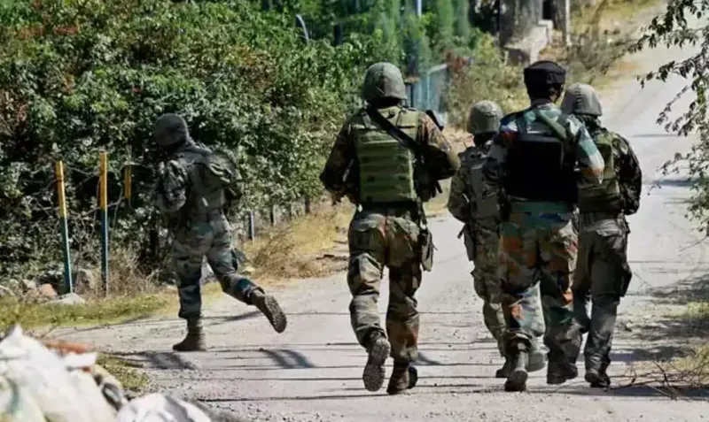 Kashmir: Kulgam mein encounter, firing jaari! Breaking News