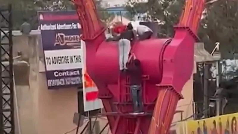 Amusement Park Ride Malfunction in Hyderabad Leaves Riders Trapped Upside Down for 25 Minutes