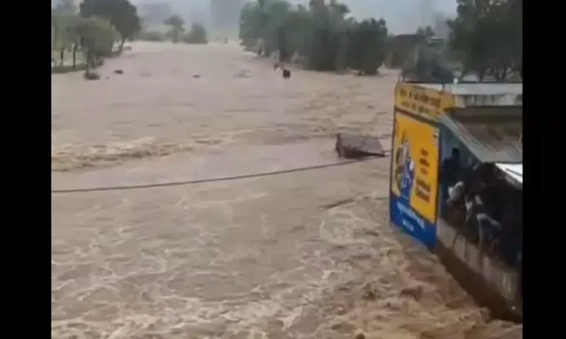 MP mein Baadh: 200+ Village Doobe! Rescue Operation Jaari