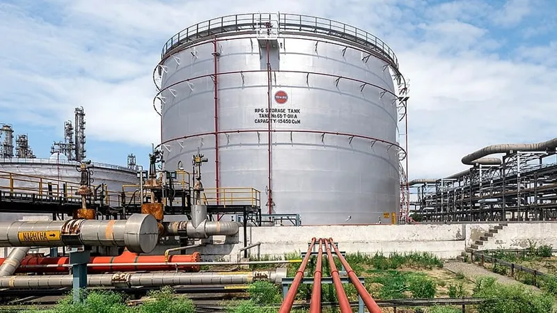 India Cleverly Buys Russian Oil, Defying Sanctions