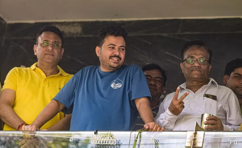 Breaking! CBI Raid pe AAP leader Durgesh Pathak!