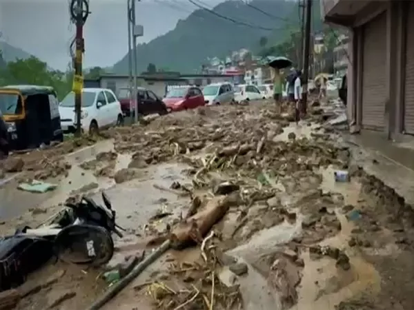 Himachal Mein Barish Ka Keher! Mandi Mein Flood, Traffic Block